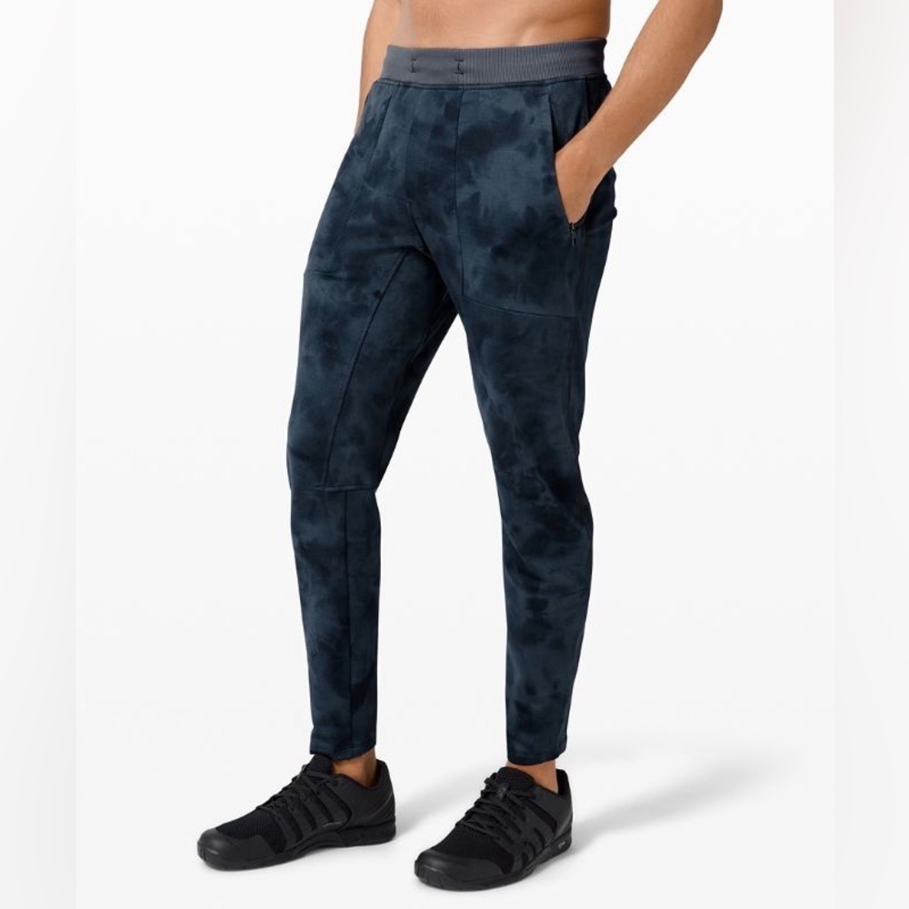 Lululemon Men’s Textured Tech Pants in Diamond Dye Iron Blue True Navy, Size XS